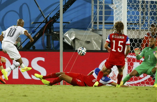 Andre Ayew thắp lại hy vọng cho Ghana bằng b&agrave;n thắng ph&uacute; 82...