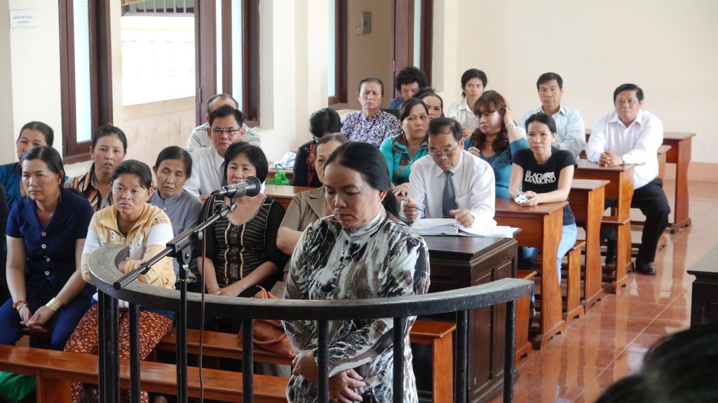 Vợ nguyên Viện trưởng VKSND hầu tòa vì vỡ nợ 21 tỉ đồng