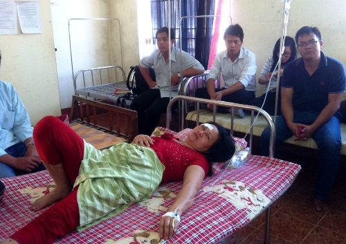 B&agrave; Sa l&uacute;c bị T&ugrave;ng đ&aacute;nh bị thương