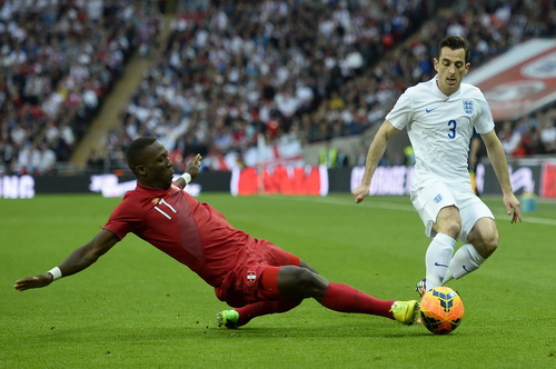 Leighton Baines - giải pháp cho hàng lang trái Tam Sư