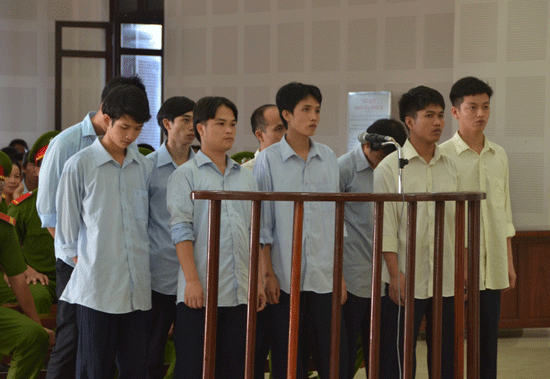 V&ocirc; cớ bắn người, nh&oacute;m giang hồ l&atilde;nh &aacute;n