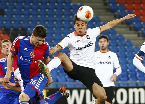 Basel v&agrave; Valencia nhập cuộc đầy quyết liệt
