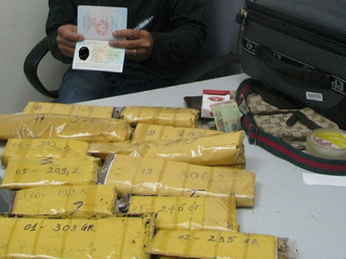 “Ôm” theo hơn 6,5 kg ma túy qua sân bay Nội Bài