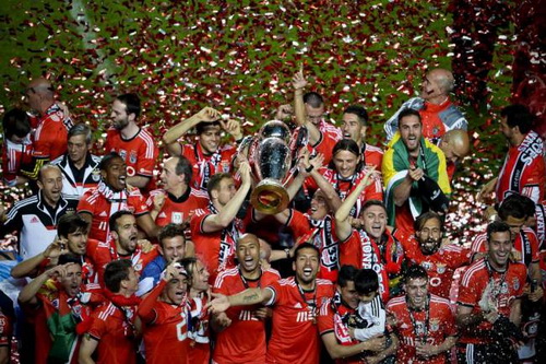 CĐV “nhuộm đỏ” thủ đô Lisbon, mừng Benfica vô địch