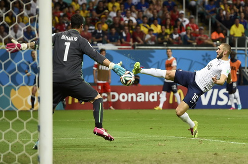 Benzema lập công lớn, “gà Gaulois” bay vào vòng 2