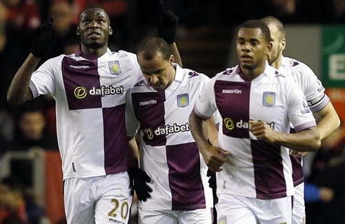 Benteke (20) đưa Aston Villa dẫn trước 2-0 ở ph&uacute;t 36