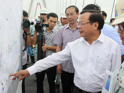 Bí thư Hà Nội yêu cầu làm rõ “bôi trơn” 8 triệu để có sổ đỏ