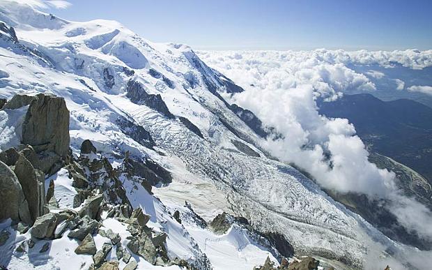 Kho b&aacute;u được t&igrave;m thấy tr&ecirc;n n&uacute;i Mont Blanc. Ảnh: Rex