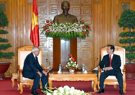 Tiếp Bộ trưởng Ngoại giao Philippines Del Rosario, Thủ tướng Nguyễn Tấn Dũng cho rằng ASEAN phải đấu tranh, ngăn chặn h&agrave;nh vi vi phạm luật ph&aacute;p quốc tế của Trung Quốc, kể cả đưa vụ việc ra c&aacute;c cơ quan t&agrave;i ph&aacute;n quốc tế.