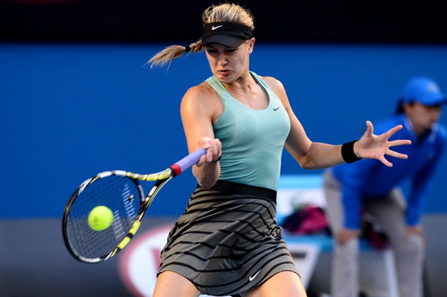 Eugenie Bouchard bại trận trước đối thủ đàn chị Schiavone