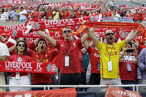 Hơn 3 vạn kh&aacute;n giả đến s&acirc;n Chicago cổ vũ cho Liverpool