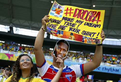Thi đấu ở đ&acirc;u, Drogba cũng được cổ động vi&ecirc;n y&ecirc;u mến