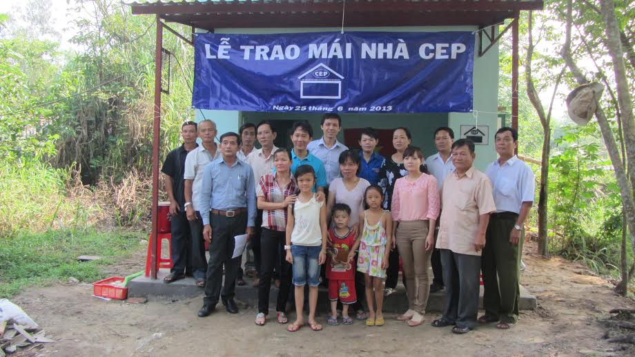 Trợ vốn gần 1 tỉ đồng cho CNVC-LĐ sửa chữa nhà