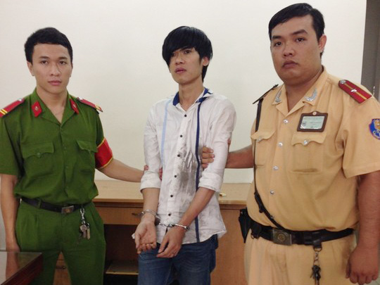 CSGT bắt nóng tên trộm xe máy