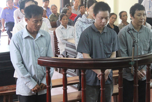 Các bị cáo gây rối trật tự công cộng để phản đối Công viên Vĩnh hằng tại phiên tòa