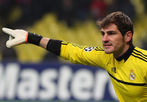 Arsenal quyết rước "thánh" Casillas