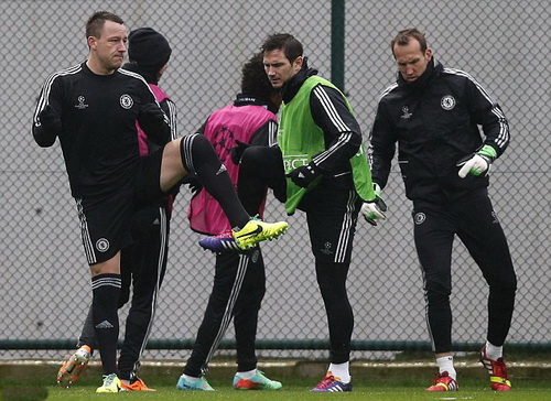 Chelsea ưu tư tr&ecirc;n s&acirc;n kh&aacute;ch