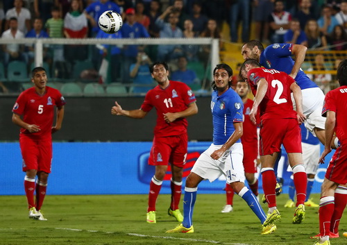 B&agrave;n mở tỉ số của Chiellini