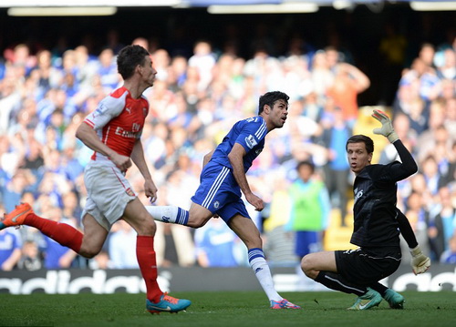 Costa ghi bàn sau đường chuyền của Fabregas
