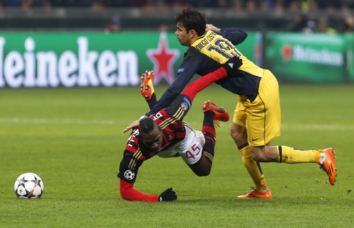 Pha đối đầu giữa Balotelli và Costa