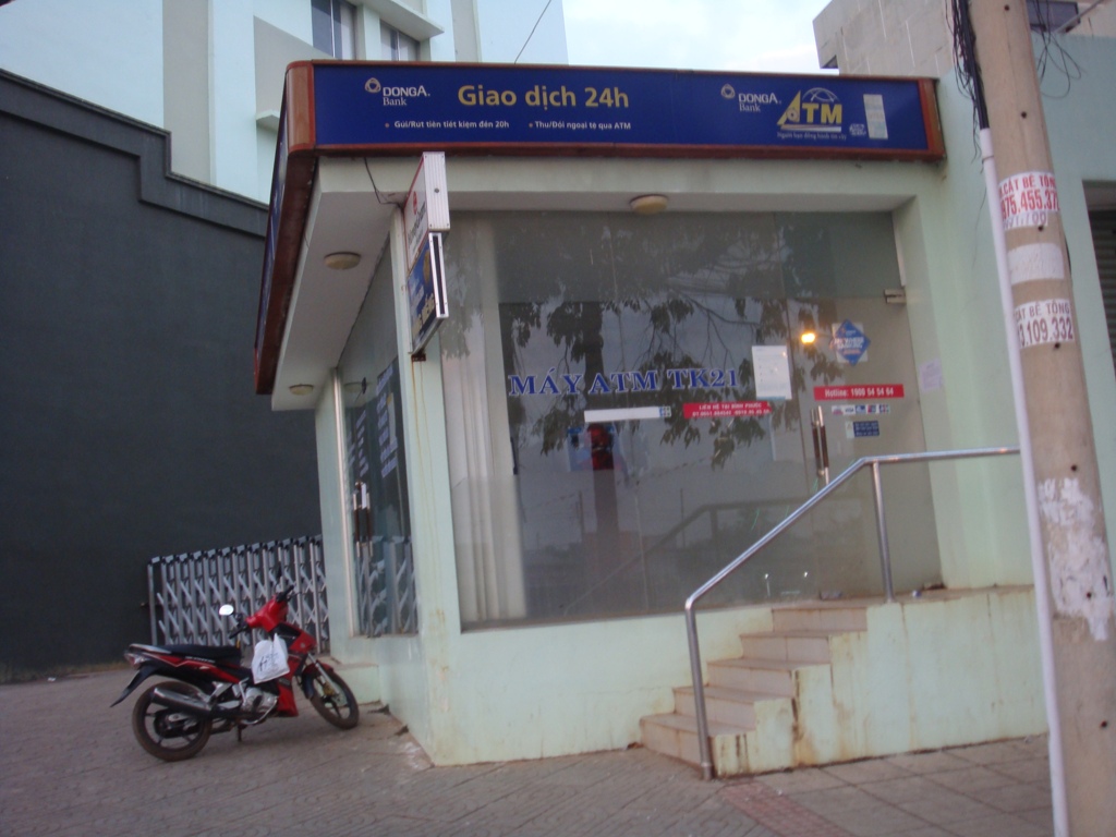 Bình Phước: Trụ ATM "hành" người rút tiền