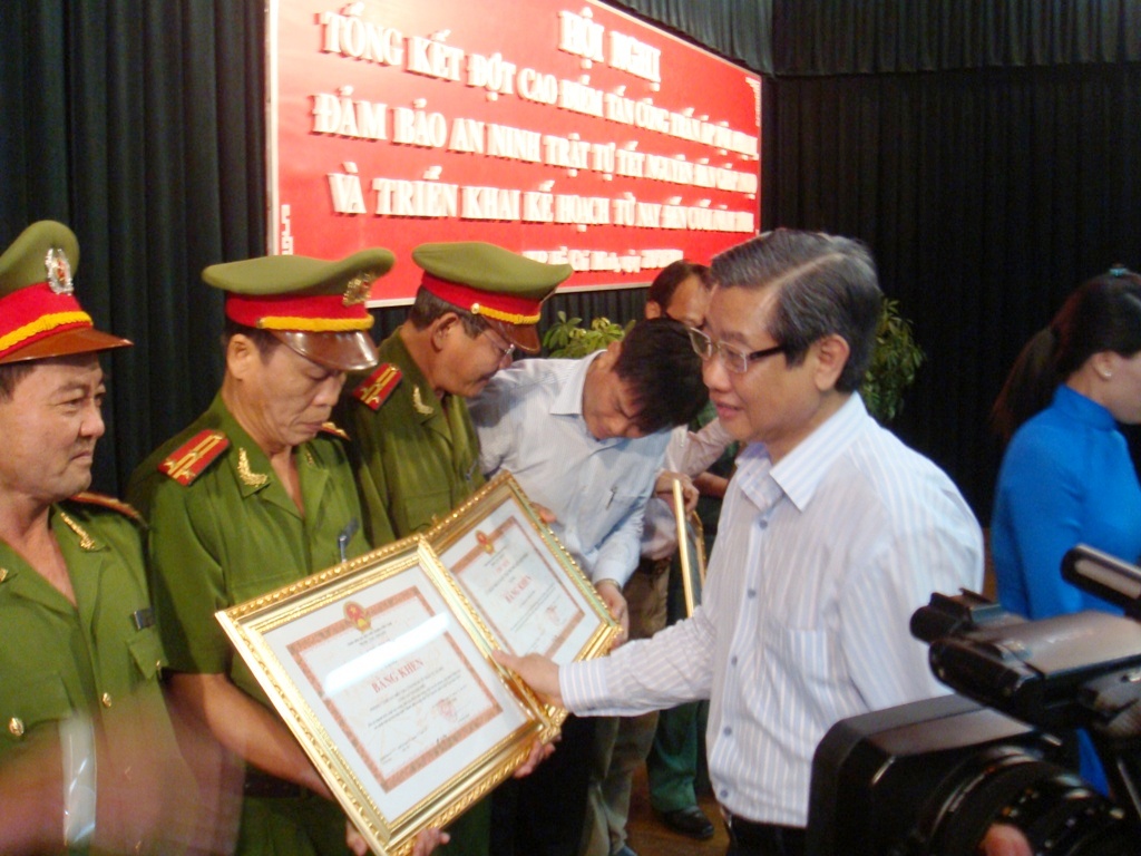 Nơi nào để tội phạm lộng hành, sẽ thay ngay chủ tịch UBND!