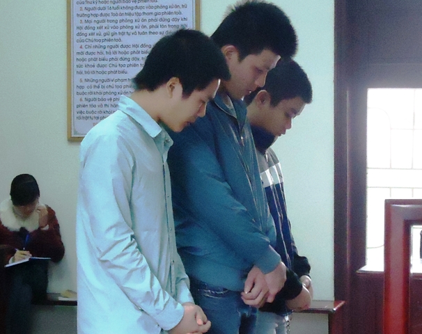 Thấy thích... liền đuổi theo đánh chết người