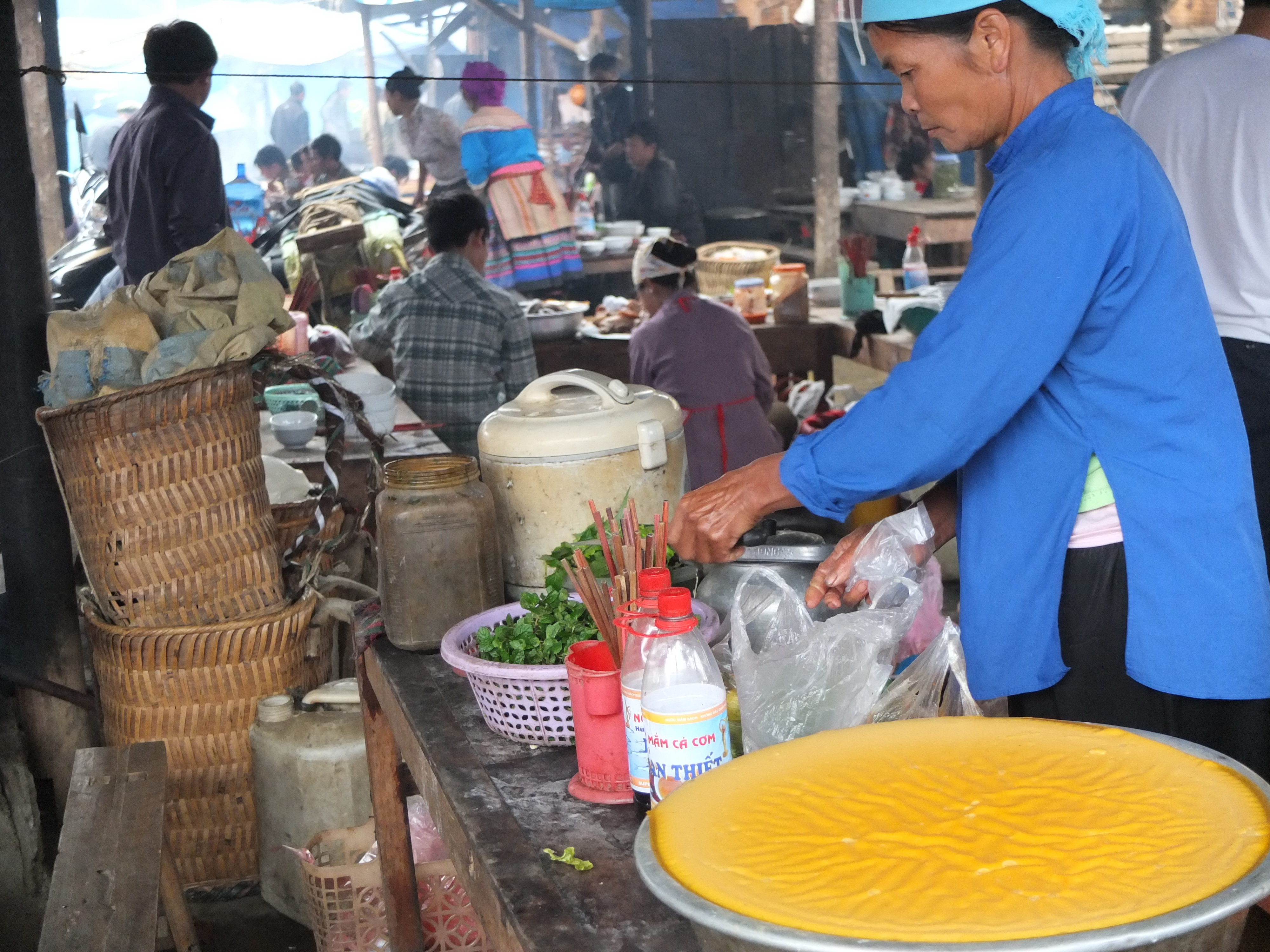 B&aacute;nh đ&uacute;c ở chợ phi&ecirc;n Bắc H&agrave;