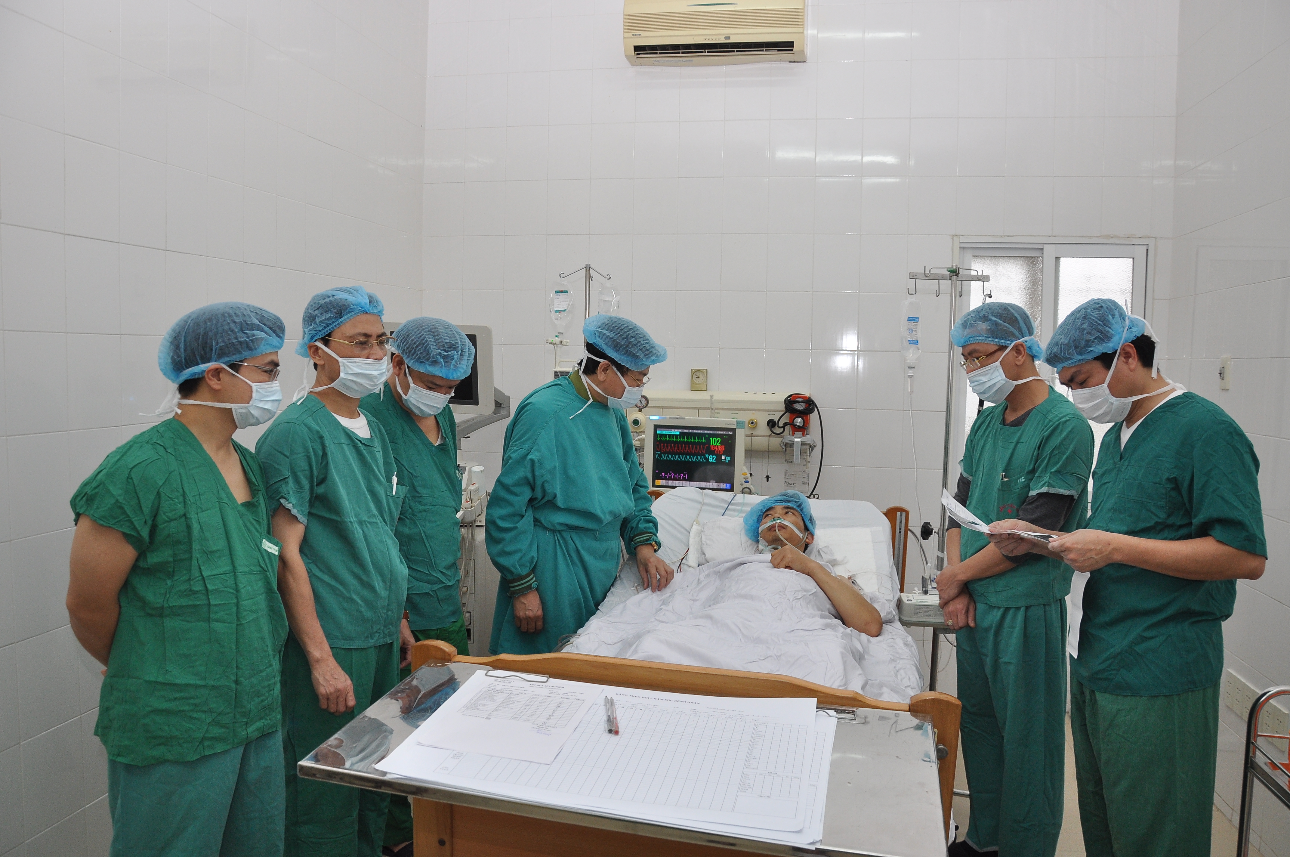 Bệnh nh&acirc;n H. vẫn được chăm s&oacute;c v&agrave; theo d&otilde;i đặc biệt sau gh&eacute;p đa tạng