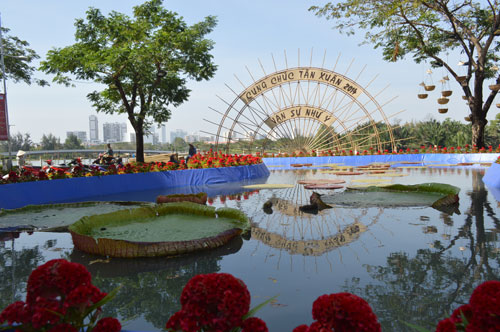 Một g&oacute;c hội chợ hoa xu&acirc;n Ph&uacute; Mỹ Hưng 2014