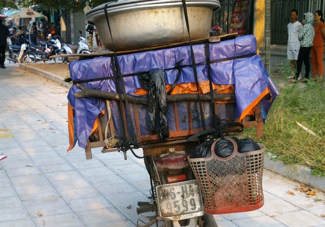 Chiếc xe m&aacute;y của nạn nh&acirc;n xấu số