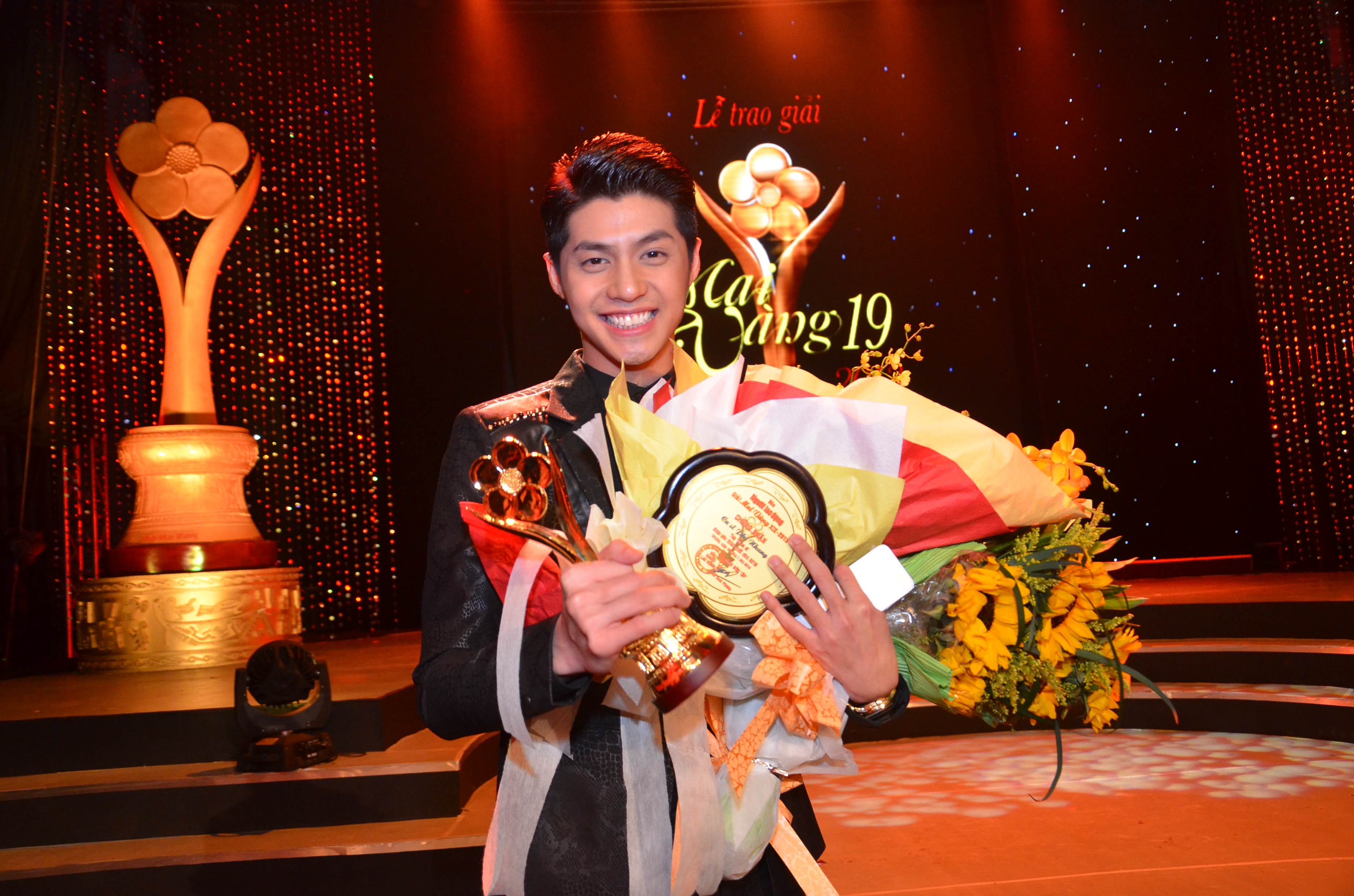 Noo Phước Thịnh đoạt giải Mai V&agrave;ng 2013