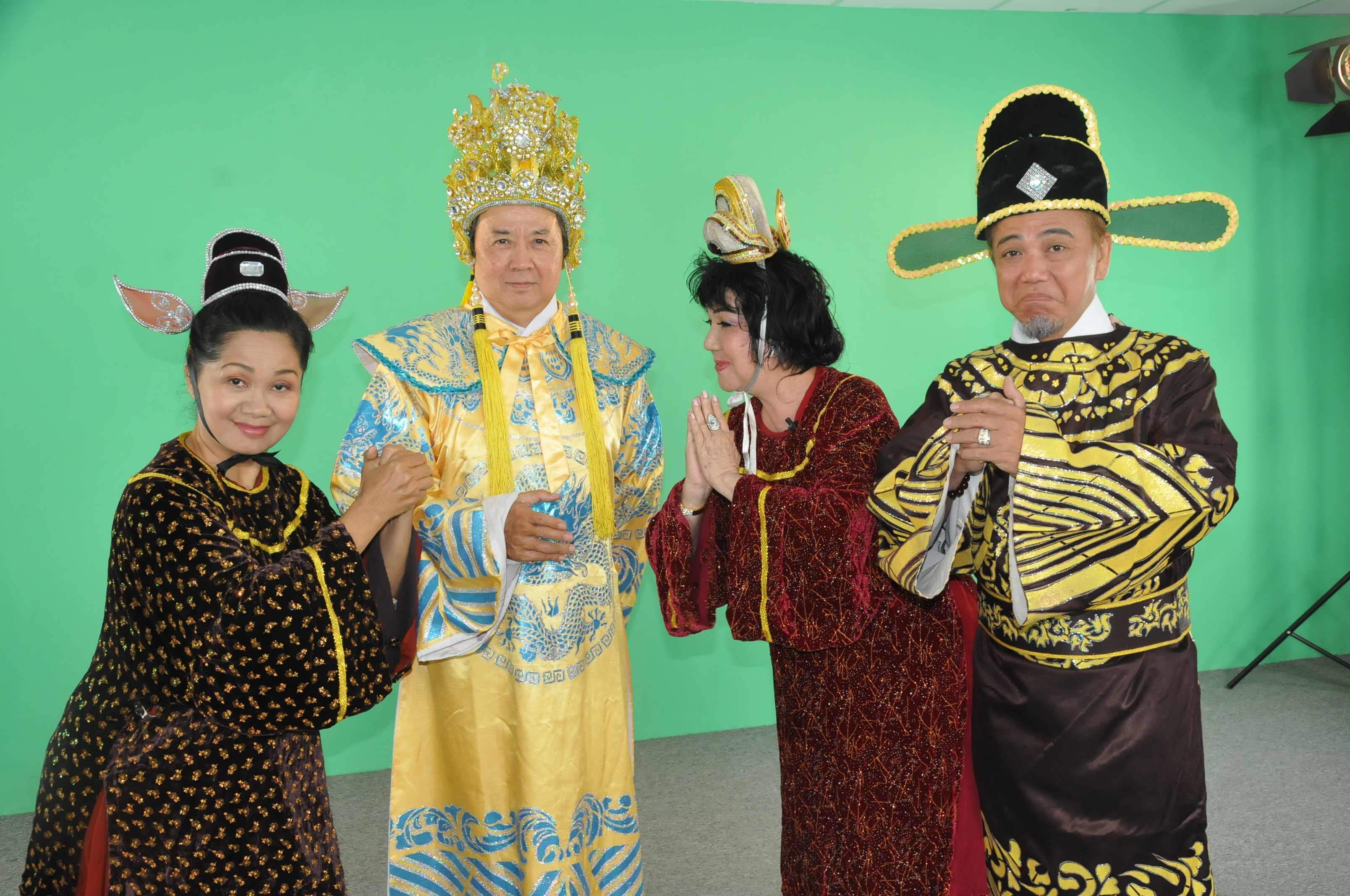 Xu&acirc;n Hương, NSƯT Bảo Quốc, Mỹ Chi v&agrave; Hồng Tơ ch&uacute;c tết bạn đọc B&aacute;o Người Lao Động