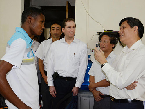 Tung tin đồn nhảm về Ebola để cảnh báo (!?)