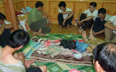 Nhân viên nhà máy xi măng Hoàng Mai bị bắt quả tang đánh bạc