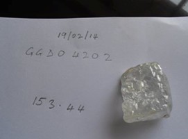 Vi&ecirc;n kim cương nặng hơn 153 carat. Ảnh: Awoko