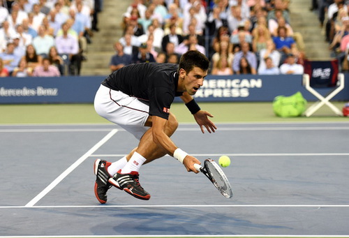 Những pha bắt bóng khéo léo, đầy kỹ thuật của Djokovic giúp anh giành chiến thắng