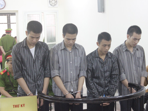 4 bị c&aacute;o su&yacute;t đoạt mạng học vi&ecirc;n Học viện cảnh s&aacute;t trước v&agrave;ng m&oacute;ng ngựa