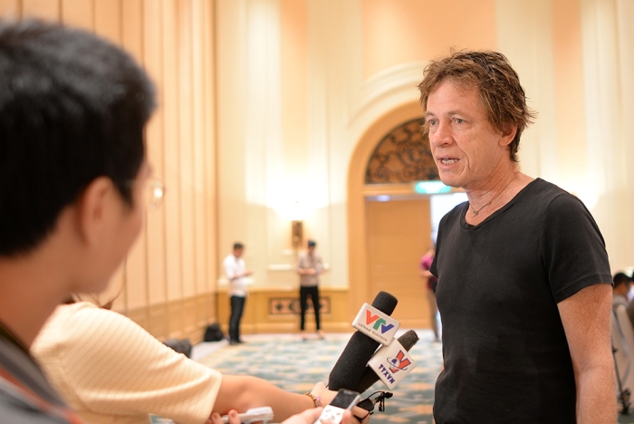 Guitarist lừng danh Dominic Miller muốn đến Việt Nam để trải nghiệm