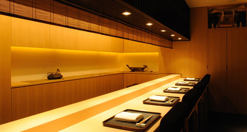 Nhà hàng của ông Jiro Ono với mỗi phần sushi trị giá 300 USD. Ảnh: Eater