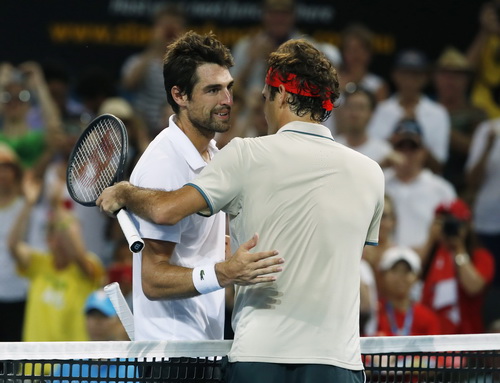 Federer vượt qua Chardy, gi&agrave;nh v&eacute; dự trận chung kết