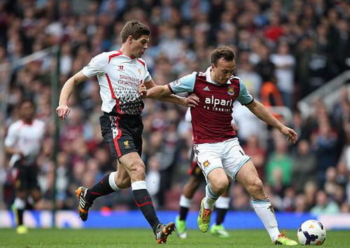 Gerrard lập cú đúp, Liverpool tái chiếm ngôi đầu