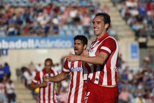 Diego Godin vui mừng với bàn thắng mở tỉ số
