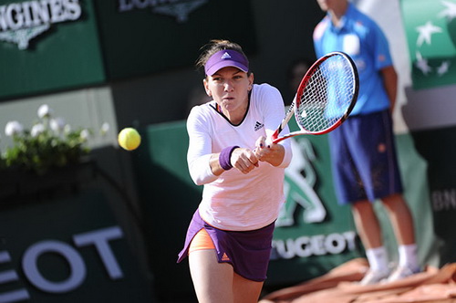 Halep lần đầu v&agrave;o b&aacute;n kết ở Paris
