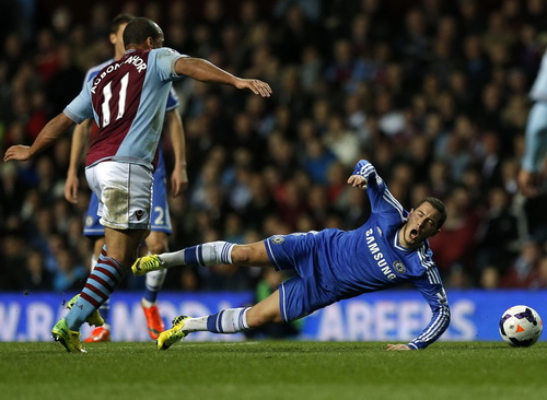 Hàng tiền vệ Chelsea thua sút sức mạnh của chủ nhà Aston Villa