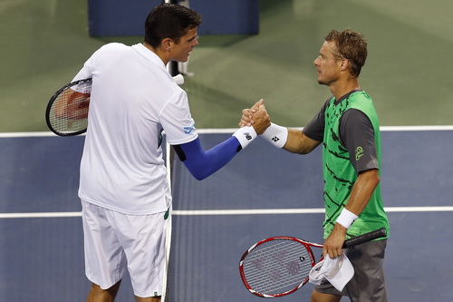 Raonic khuất phục được cựu số 1 thế giới Lleyton Hewitt