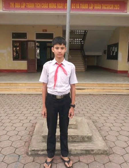 Học sinh Ho&agrave;ng B&aacute; Kh&aacute;nh trả lại 6 triệu đồng c&ugrave;ng nhiều giấy tờ quan trọng