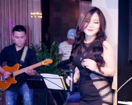 Hương Tràm bị phạt 10 triệu đồng, cấm diễn tại Hà Nội 3 tháng