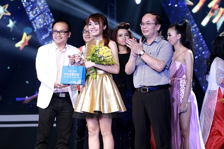 Ngoại h&igrave;nh bắt mắt kh&ocirc;ng cứu được Huyền My. C&ocirc; kh&ocirc;ng được gi&aacute;m khảo lựa chọn v&agrave; phải rời cuộc chơi ngay trước đ&ecirc;m chung kết.