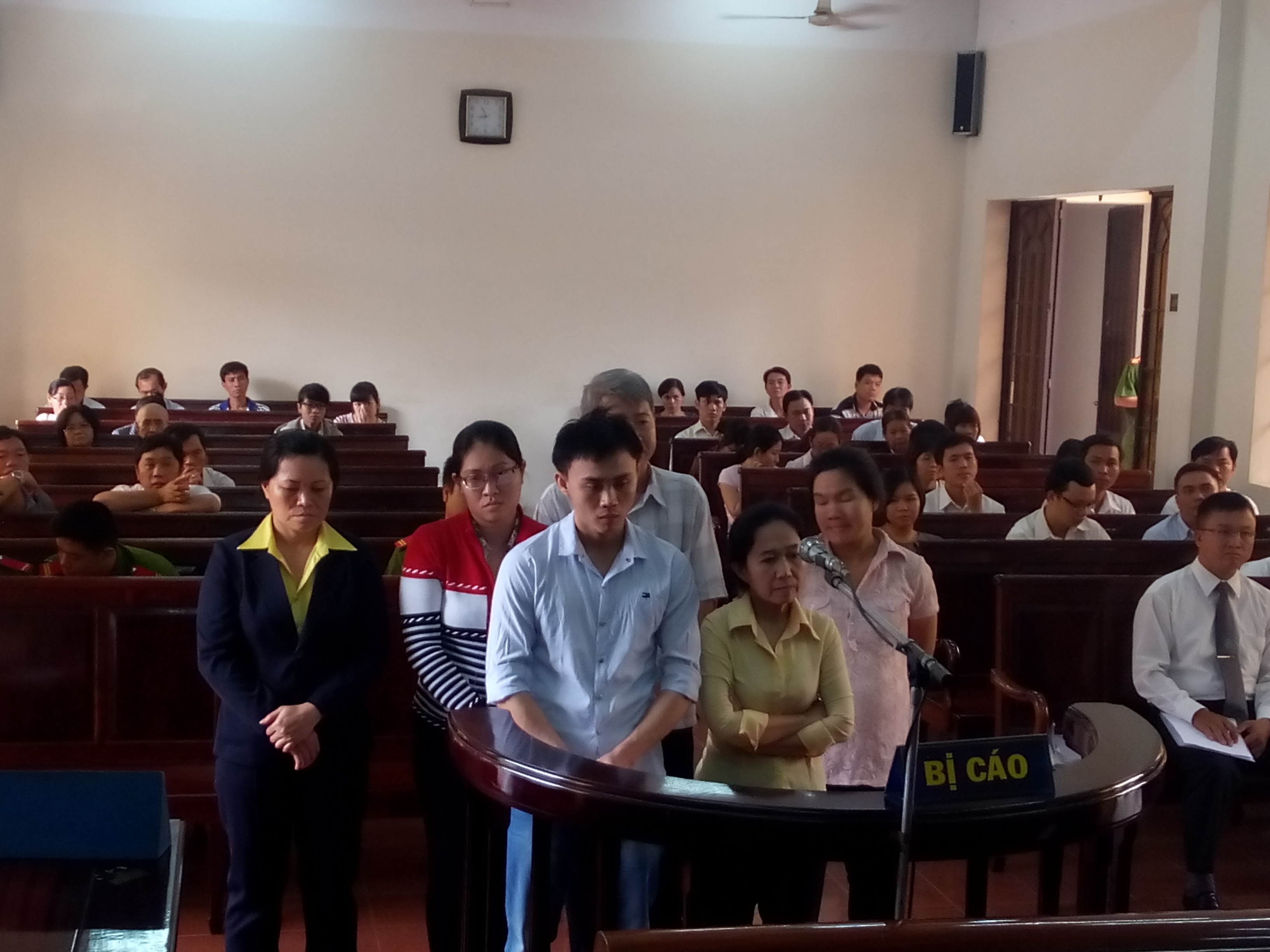 "Ăn" 9,8 tỉ đồng, nguyên cán bộ điện lực Biên Hòa bị tù